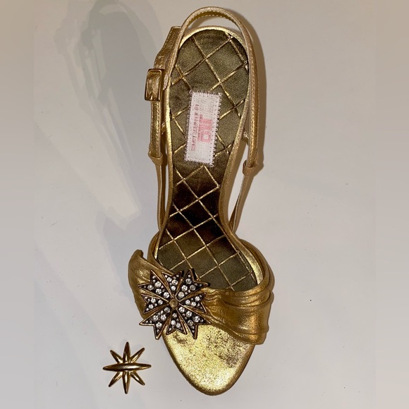π Gold slingback starburst stilettos by Jennifer Lopez - Picture 8 of 9